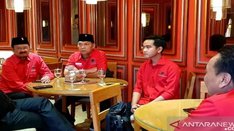 Pengamat: PDIP Bingung Pilih Gibran atau Achmad Purnomo - GenPI.co
