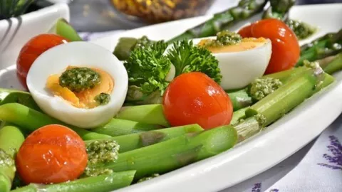 Awas Beracun, Jangan Makan Telur Bersamaan dengan 4 Bahan Ini - GenPI.co