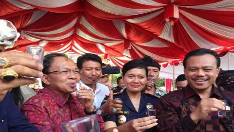 Arak dan Tuak Minuman Alkohol Dilegalkan di Bali - GenPI.co