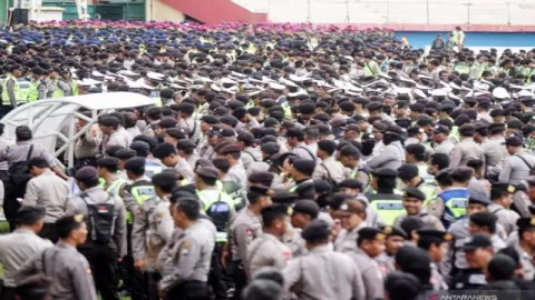 Persebaya Vs Persija, Polisi Kawal Ketat Tim Macan Kemayoran  - GenPI.co