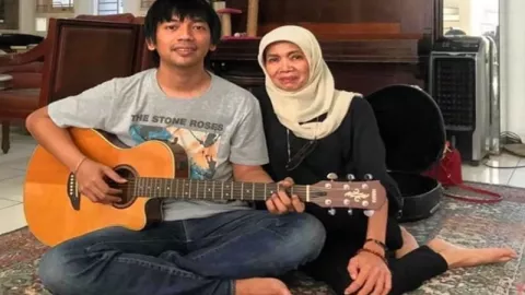 Yanti Wafat, Rian D’Masiv Janji Jaga Gitar Kesayangan Chrisye - GenPI.co