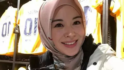 Tak Pernah Bahagia, Selebgram Korea Sering Senyum usai Mualaf - GenPI.co