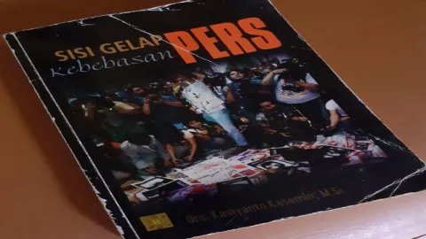 Milirik Peran Media, Dalam Buku Sisi Gelap Kebebasan Pers - GenPI.co