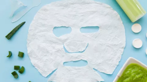Suka Pakai Sheet Mask, Kenali Lebih Lanjut Masker Ini - GenPI.co