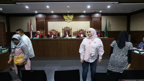 Jennifer Dunn Mengenakan Jilbab saat Sidang Tipikor - GenPI.co