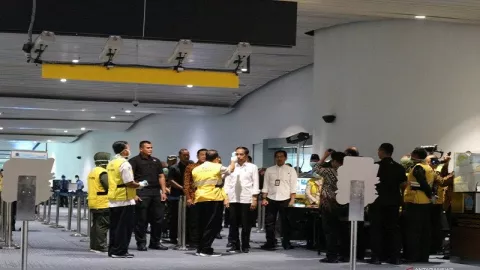 Presiden Jokowi Cek Pintu Kedatangan Luar Negeri Bandara Soetta - GenPI.co