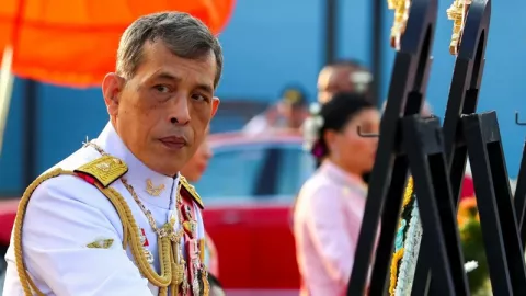 Raja Thailand Playboy Habis, Kekayaannya Bikin Menganga - GenPI.co
