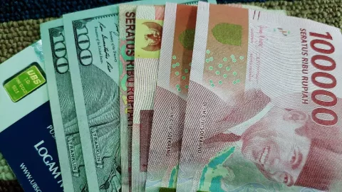 Kurs Dolar Hari Ini Perkasa, Rupiah Bisa Tembus Rp 16.500 - GenPI.co