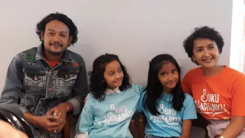 Widi Mulia Senang dan Bangga Bisa Main Film Bareng Suami dan Anak - GenPI.co