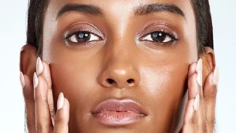 Rawan Jerawat, Simak Cara Makeup Untuk Kulit Berminyak yang Tepat - GenPI.co