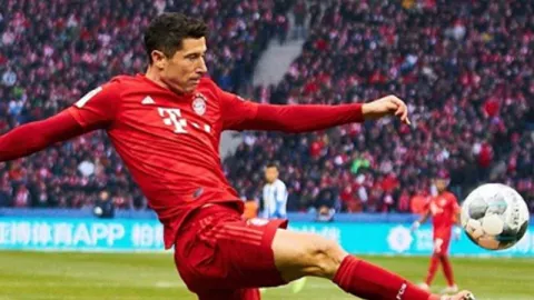 Bayern Muenchen vs Eintracht Frankfurt 5-2: Hampir Tergelincir - GenPI.co