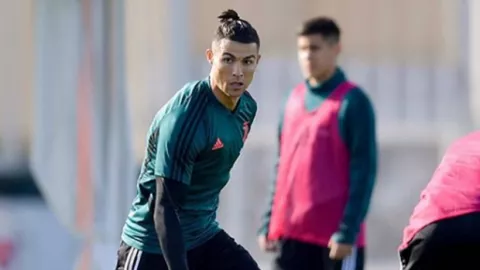 Taat Ajaran Islam, Bintang Milan Ogah Foto Bareng Ronaldo - GenPI.co