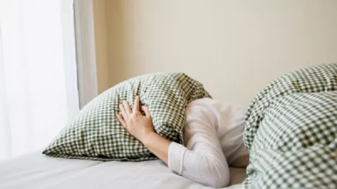 Penyebab Gangguan Tidur Kronis, Salah Satunya Sering Cemas - GenPI.co
