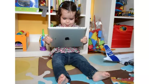 Canggih! Apple Rilis Fitur Belajar Online untuk Anak Disabilitas - GenPI.co