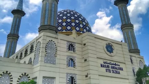 Wisata Religi Masjid Andalusia Bogor Bergaya Arsitektur Spanyol - GenPI.co