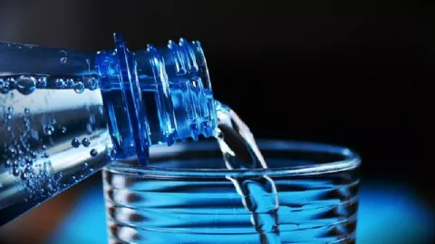 3 Manfaat Minum Air Putih 8 Gelas Sehari untuk Otak - GenPI.co
