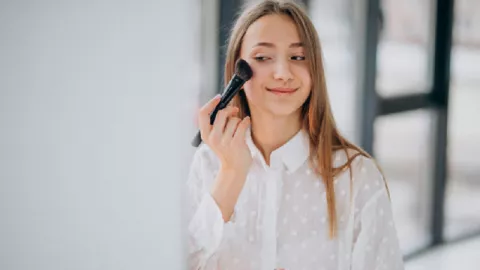 Waspada, Alat Makeup Rentan Menularkan Virus Corona - GenPI.co