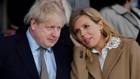 Selamat! PM Inggris Boris Johnson Kini Resmi jadi Ayah, Tapi… - GenPI.co