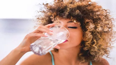 Bahaya, Minum Air Dingin saat Berbuka Puasa  - GenPI.co