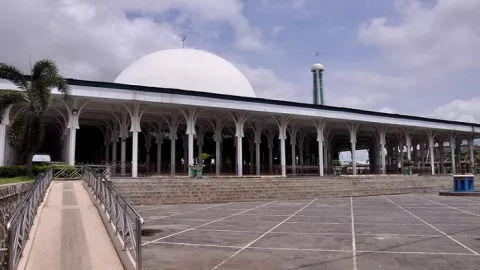 Punya 1.000 Tiang, Masjid Agung Al Falah Kebanggaan Jambi - GenPI.co