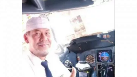 Sriwijaya Air SJ 182: Afwan Pilot Berkopiah Putih Taat Ibadah - GenPI.co