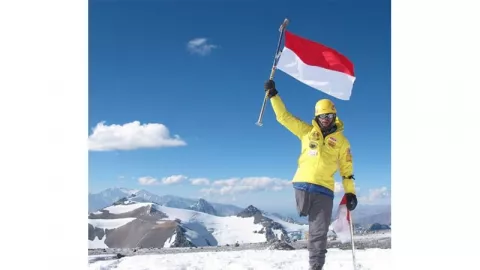 Top Banget! Sabar Gorky Taklukkan Gunung Elbrus Dengan Satu Kaki - GenPI.co