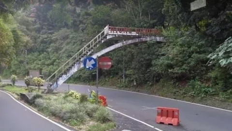 Misteri Jembatan Tak Berujung di Puncak Pas, Ternyata… - GenPI.co