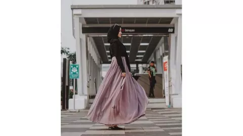 Putri Ustaz Yusuf Mansur Foto di Jalan & Jembatan, Hasilnya Top! - GenPI.co