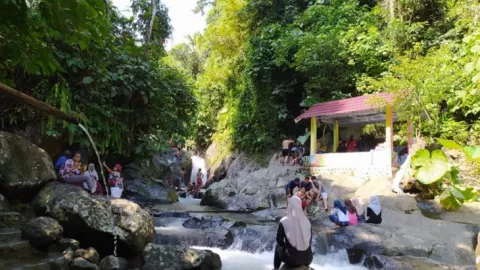 Air Terjun Air Sengak Bengkulu Tengah, Destinasi Top Usir Jengah - GenPI.co