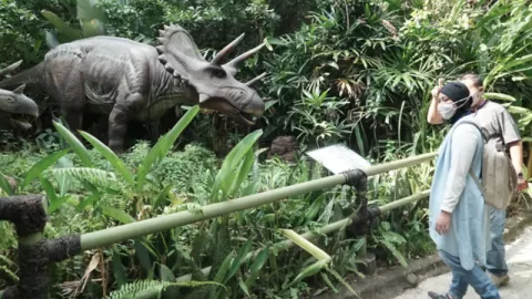 Segede Aslinya! Seru Banget Lihat Dinosaurus di TMII - GenPI.co