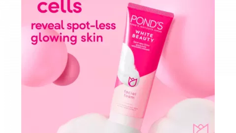 Pond's White Beauty Spotless Glow Facial Foam Usir Sel Kulit Mati - GenPI.co