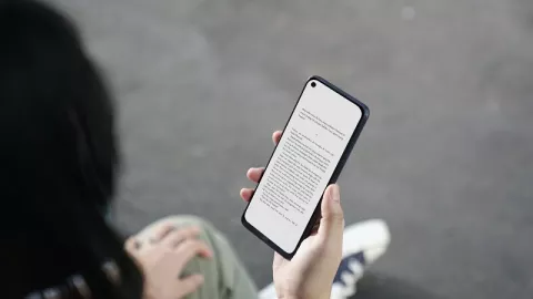 Era Digital, Begini Aturan Membaca yang Baik di Smartphone - GenPI.co