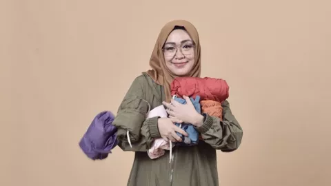 Bisnis Pakaian Terdampak Pandemi? Simak Tips dari Desainer Rosie - GenPI.co