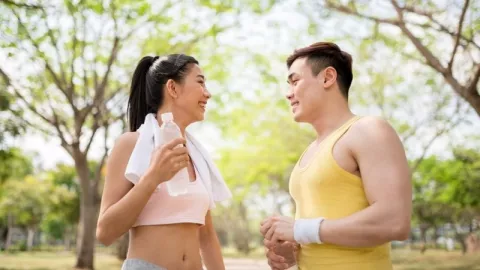 3 Olahraga Outdoor Jelang Pernikahan, Dijamin Bikin Tubuh Aduhai - GenPI.co