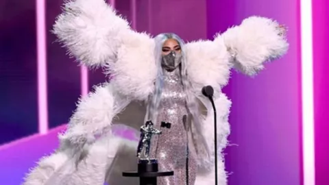 Masker Lady Gaga Buatan Anak Bangsa, Nih Deretan Faktanya! - GenPI.co