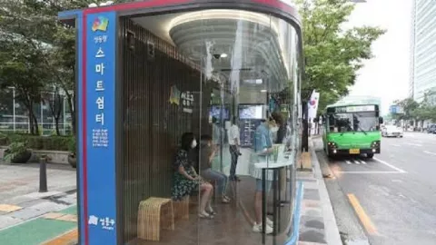 Halte Bus di Seoul Antivirus Corona, Fasilitasnya Lengkap Banget! - GenPI.co