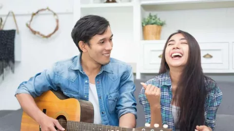 Pasangan Bisa Jadi Sahabat, Hubungan Bakal Lebih Langgeng - GenPI.co