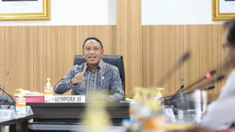Menpora Dampingi Presiden Kukuhkan 8 Anggota Paskibraka - GenPI.co