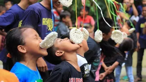 Lomba Makan Kerupuk saat Merayakan Hari Kemerdekaan RI Sarat Arti - GenPI.co