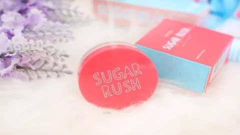 Emina Sugar Rush Lip Scrub Bikin Bibir Kamu Merah Merona - GenPI.co