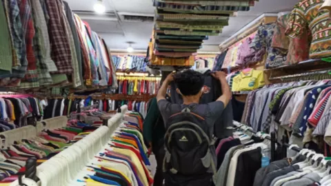 Tren Thrifting, Tips Berburu Baju Bekas Bermerek yang Berkualitas - GenPI.co