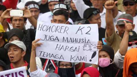 Pekerja Dapat Subsidi, Honorer K2: Jokowi Nggak Adil - GenPI.co