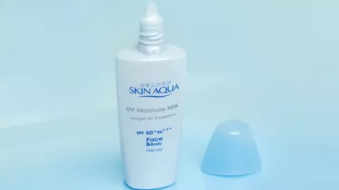 Skin Aqua Sunscreen UV Moisture Milk SPF 50 Cegah Penuaan Dini - GenPI.co