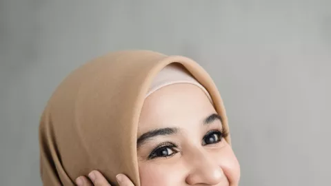 Berkelas! Intip Koleksi Perhiasan Emas Favorit Shireen Sungkar - GenPI.co