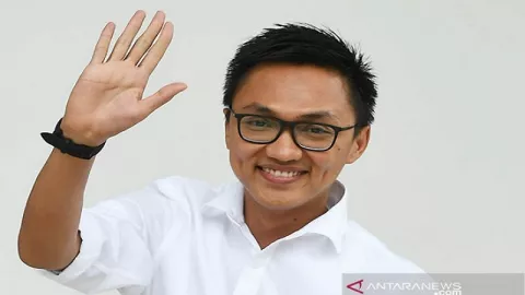 Memalukan Istana, Staf Khusus Milenial Jokowi Pantas Dipecat - GenPI.co