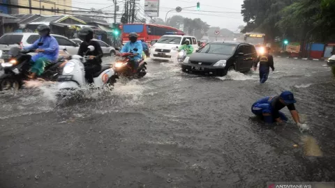 Banjir Jakarta Surut 6 Jam, Tidak Mungkin! - GenPI.co