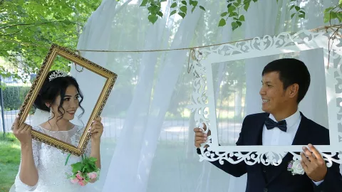 Pengin Terlihat Sempurna di Foto Pernikahan, Ikuti Tips Ini - GenPI.co