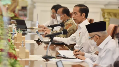 Jokowi Ingatkan Strategi Gas dan Rem Jangan Sampai Kendur - GenPI.co