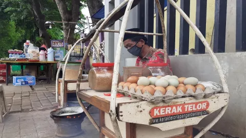 Pernah Berjaya, Pedagang Kerak Telur Lapangan Banteng Menangis - GenPI.co