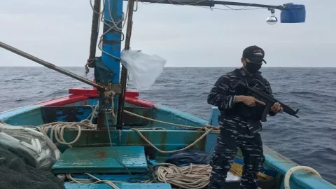 TNI AL Bekuk Kapal Pencuri Ikan Asal Vietnam di Natuna - GenPI.co